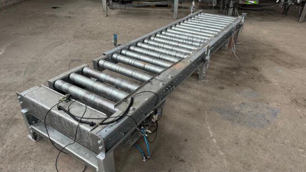 Roller conveyor