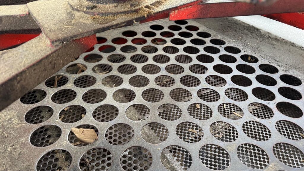 Wood chip screen - Image 2