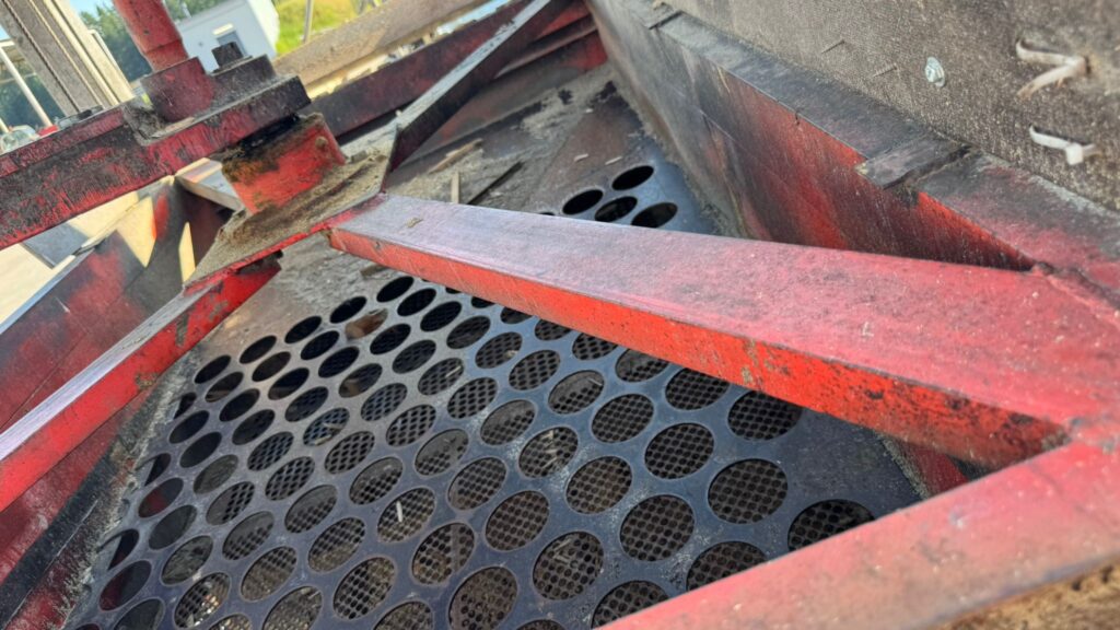 Wood chip screen - Image 4