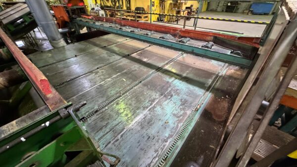 Цепной поперечный транспортер для досок