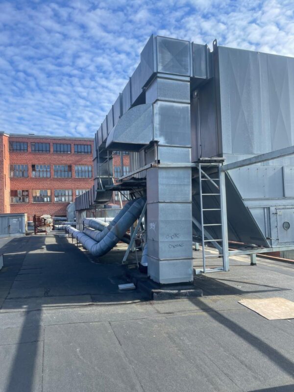 Воздушный фильтр с электродвигателями