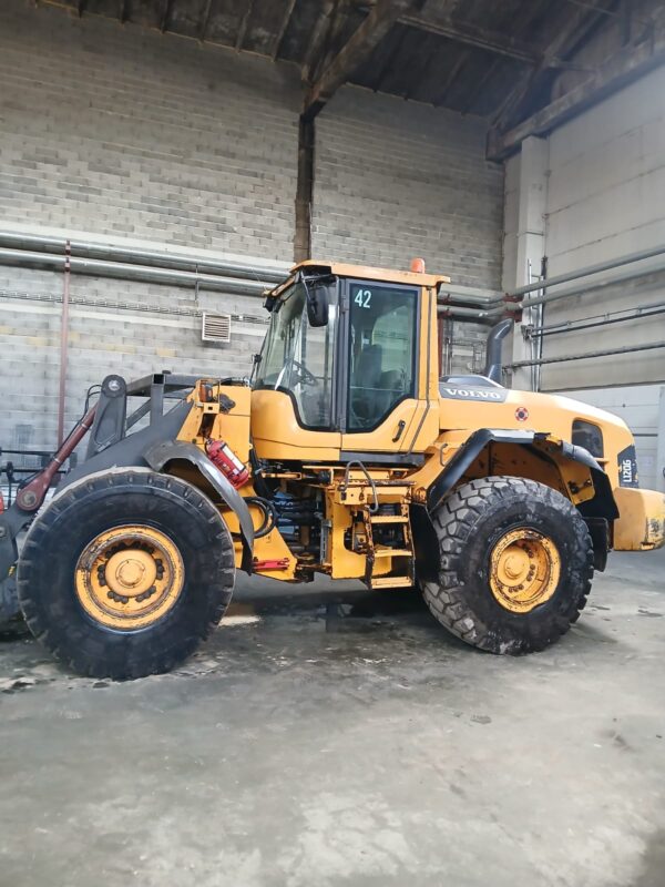 Volvo frontālais iekrāvējs L120G