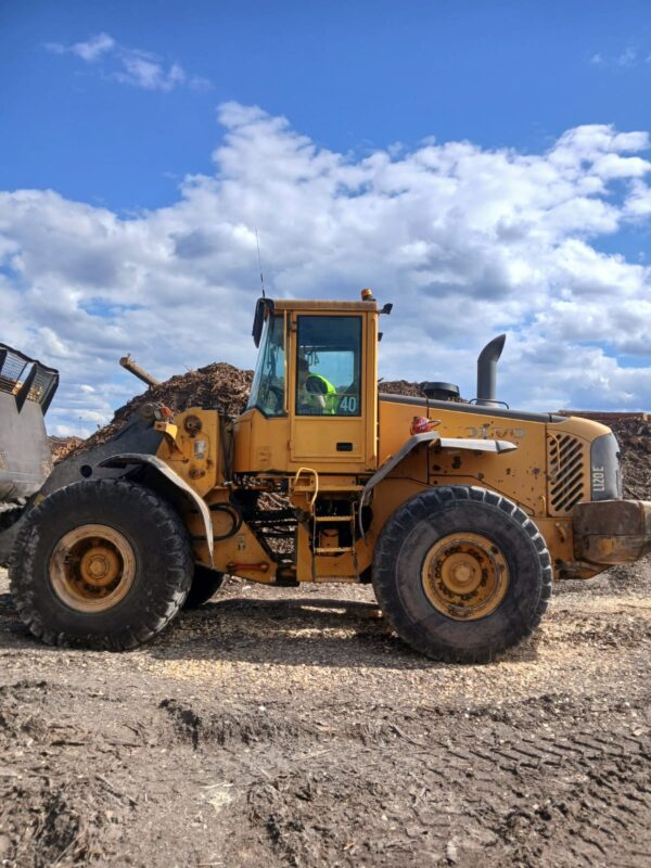 Колесный погрузчик Volvo L120E