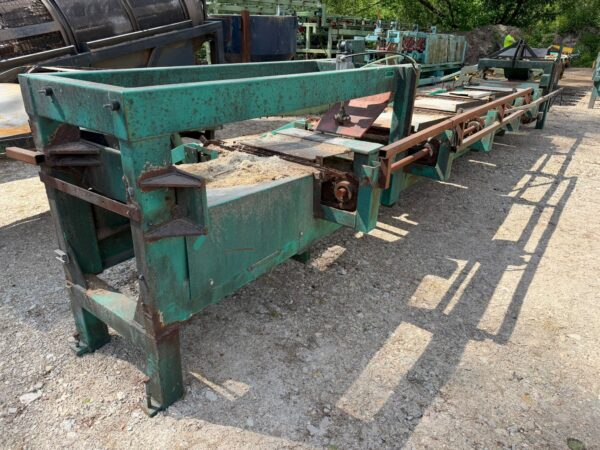 Board cross conveyor